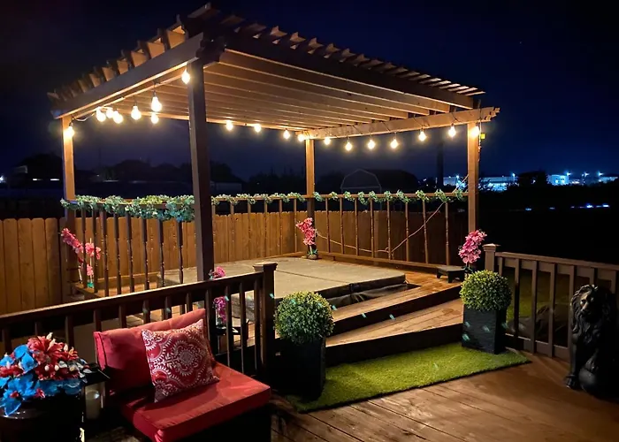 Private Rooms At Central Texas Suites With Hot Tub