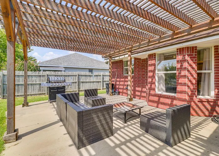 Fenced-In Yard: Family Home 4 Mi To Dtwn Killeen!