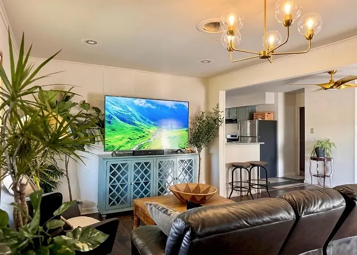 Lux Modern 3Br King Bed Smart Tv Petfriendly