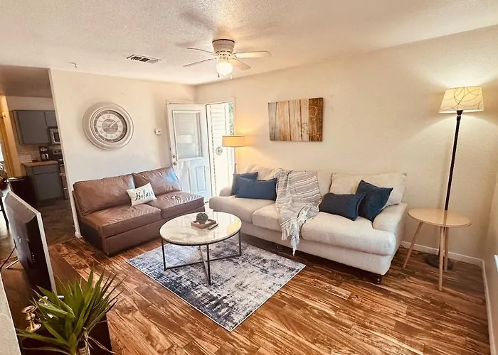 Comfort Townhouse 3 Rooms 2 Baths Entire Home Pet Friendly
